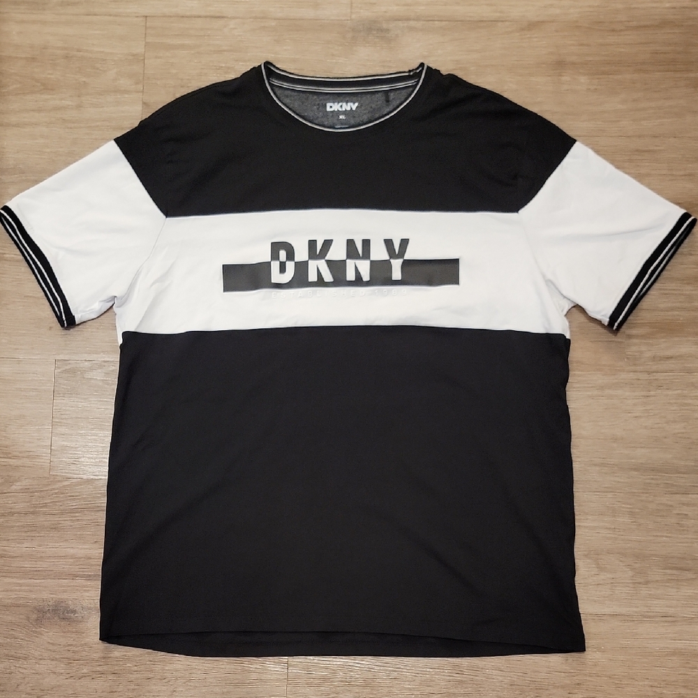 DKNY Men's Black and White Short Sleeve Tee